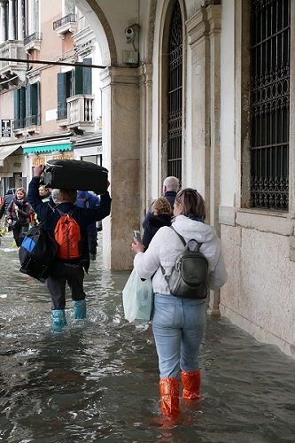 Il maltempo non dà tregua: nuovo picco di alta marea a Venezia