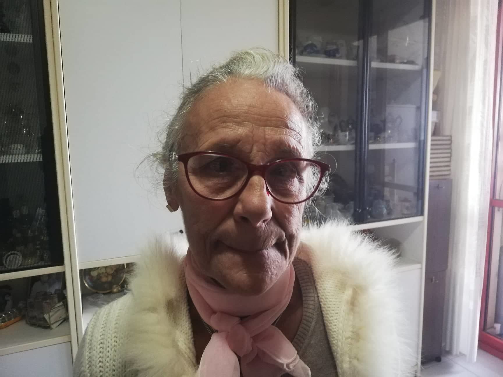 Anna, 73enne di Sant’Elia: “Buio pesto tra i pianerottoli di palazzo Bodano, ho terrore a uscire da sola”