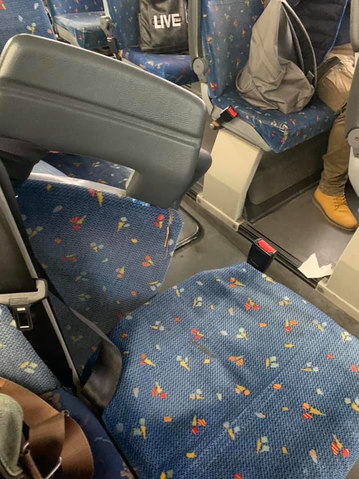 Vandali scatenati sul bus Arst per Dolianova: “Sedili rotti dagli incivili, le telecamere sono attive?”
