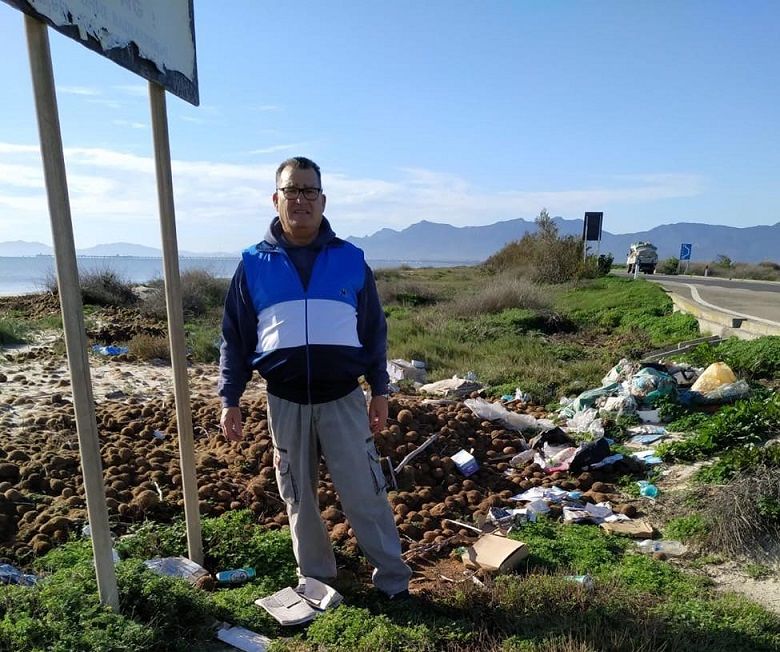Il desiderio di Antonio, pensionato cagliaritano: “Ripulire Giorgino dai rifiuti, ho scritto anche al Comune”