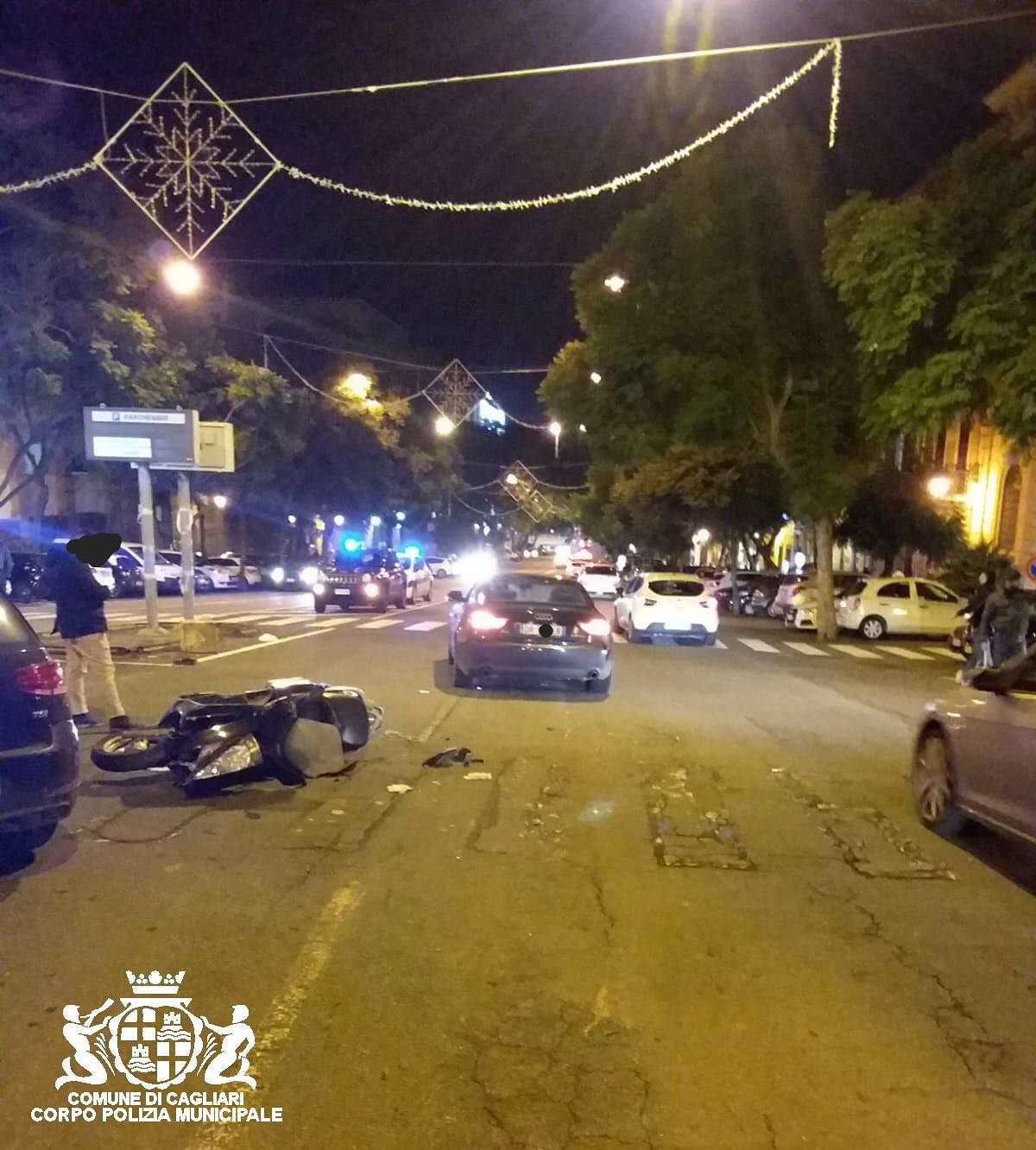 Cagliari, perde il controllo della moto e tampona un’auto: ferito giovane portapizze