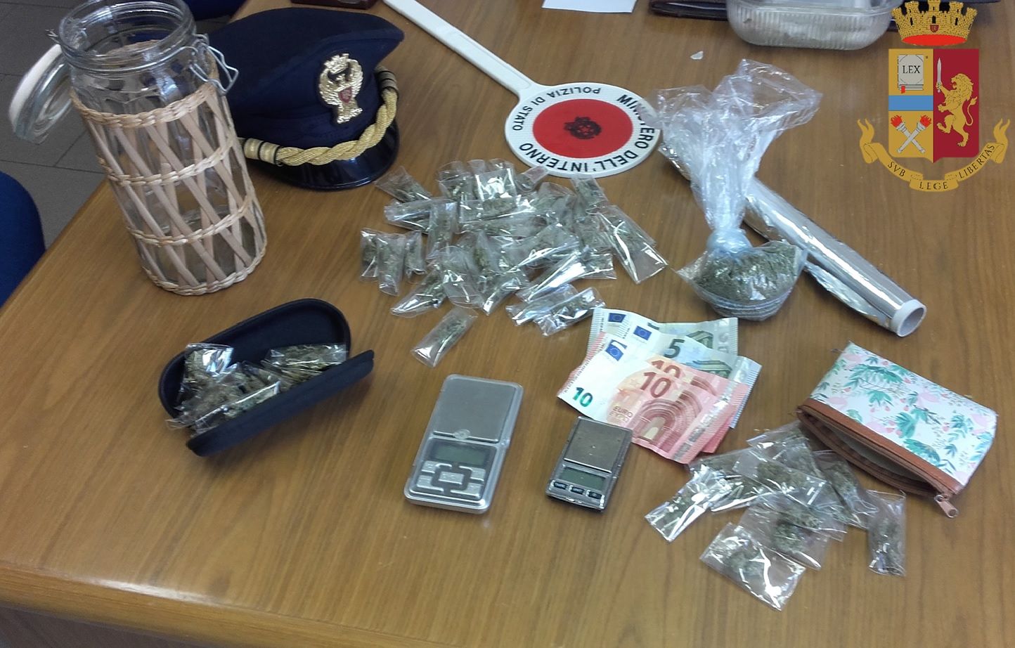 Marijuana nel portamonete e in casa: in manette pusher cagliaritano a Quartu