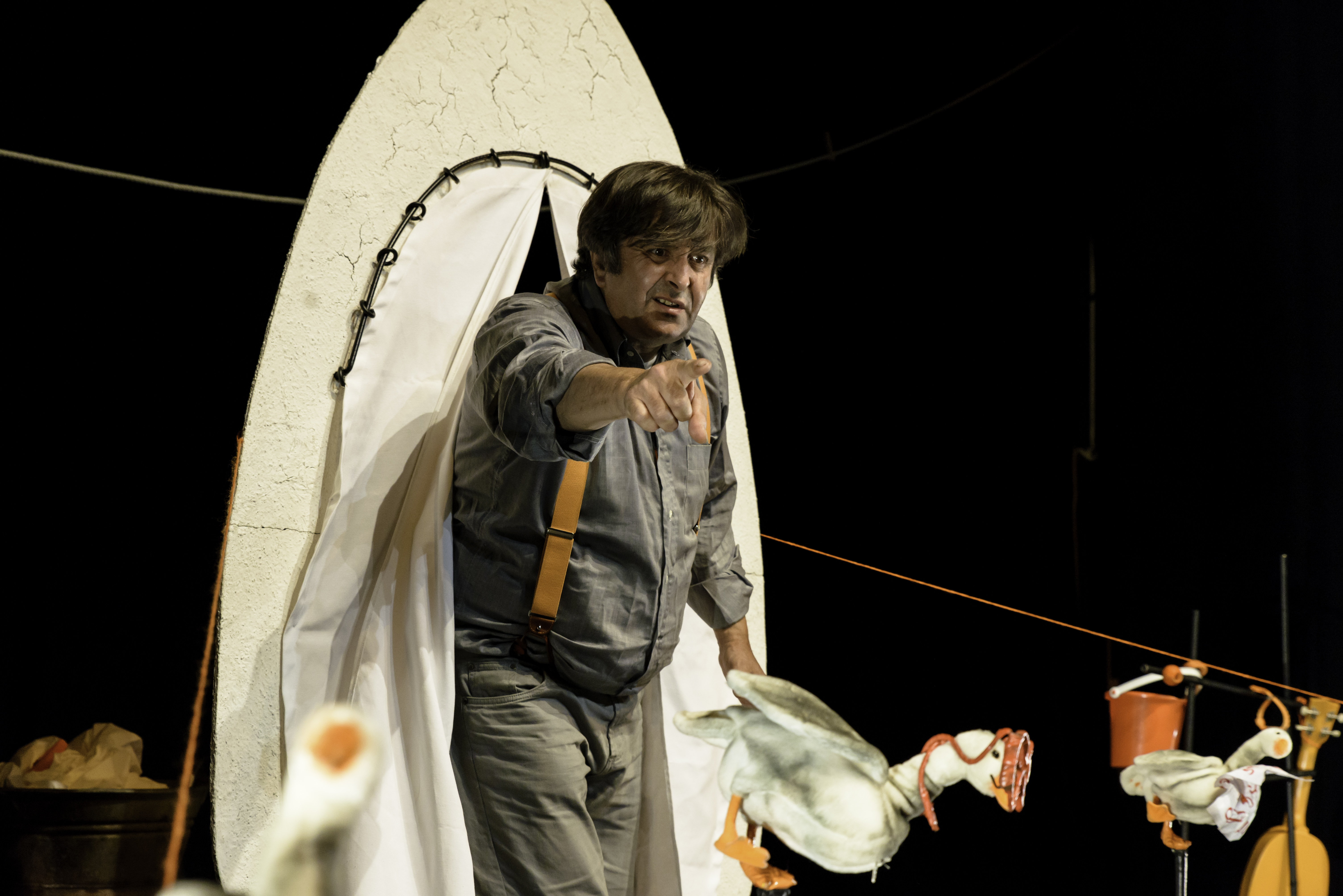 Rassegna Teatro Ragazzi, in scena “I brutti anatroccoli”: uno spettacolo oltre gli stereotipi a Pula