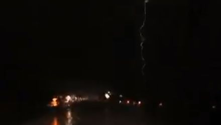 Cagliari, fortissimo temporale nella notte: i fulmini “squarciano” il cielo