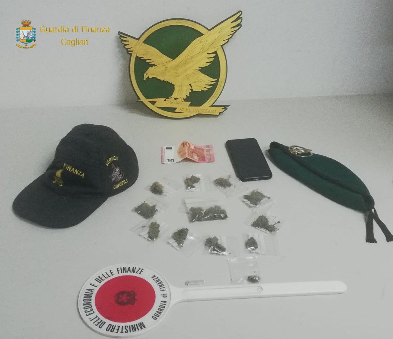 Cagliari, spaccio di droga in piazza del Carmine: arrestato un giovane della Guinea