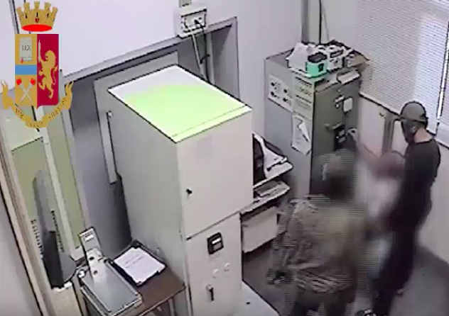 Arrestato in Toscana un rapinatore dell’Ufficio Postale di Orgosolo: è un macellaio di 27 anni