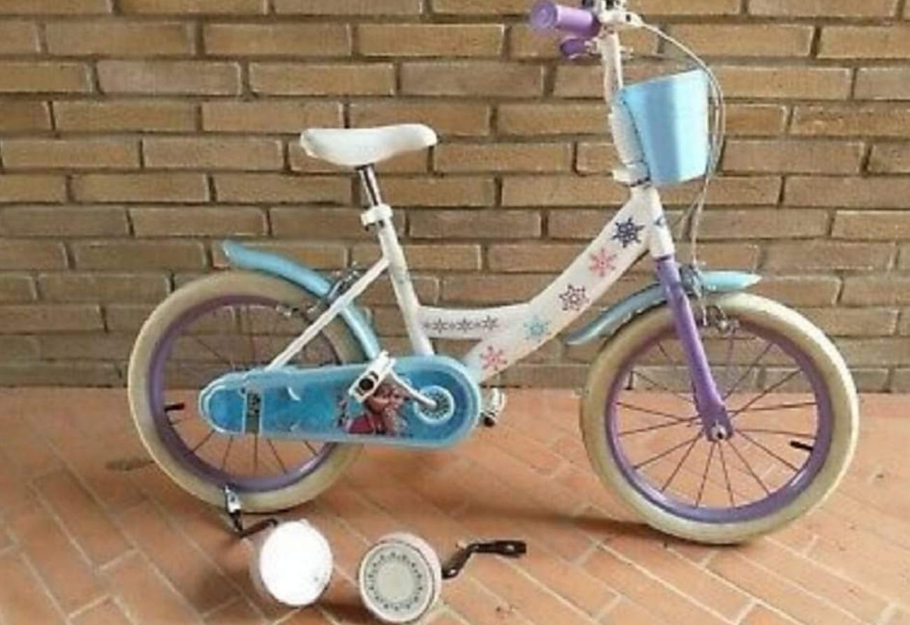 Assemini, la rabbia di una mamma: “Hanno rubato la bici di mia figlia, vergogna”