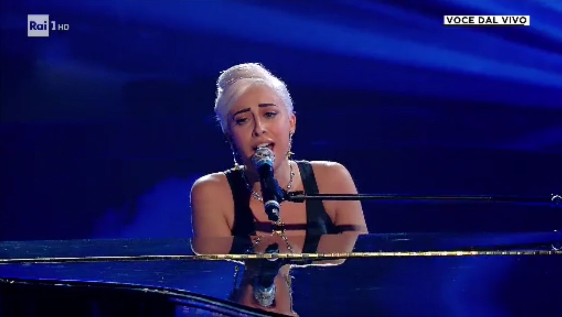 Lady Gaga? No, Veronica Perseo di Cagliari: la cantante 24enne star a “Tale e quale”