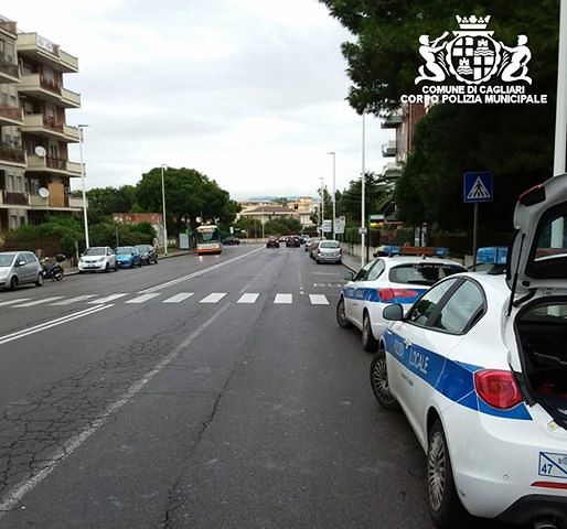 Cagliari, una moto Piaggio investe una donna a Genneruxi: ambulanza e Polizia Locale sul posto