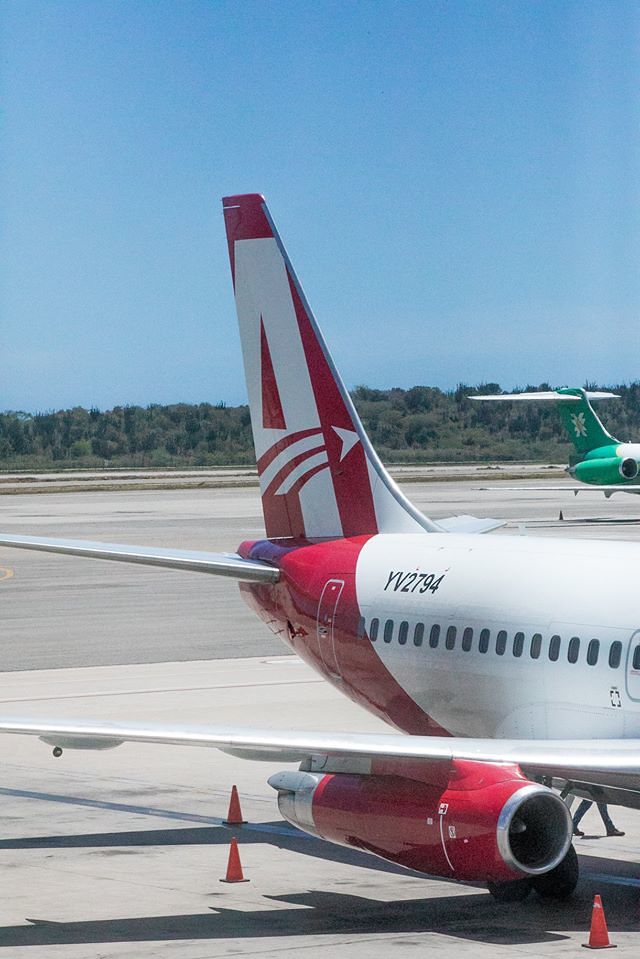 Colombia, cede il carrello di atterraggio del Boeing 737 della Avior Airlines (VIDEO)