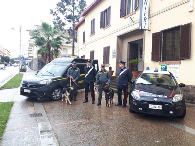 Carbonia, due studenti nei guai per droga: operazione dei carabinieri nella zona delle scuole