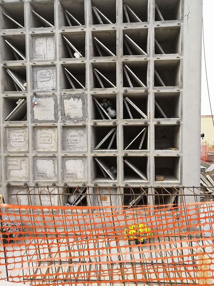 Cimitero recintato a Monserrato, il papà di due gemellini sepolti: “Impossibile omaggiare i miei bambini”