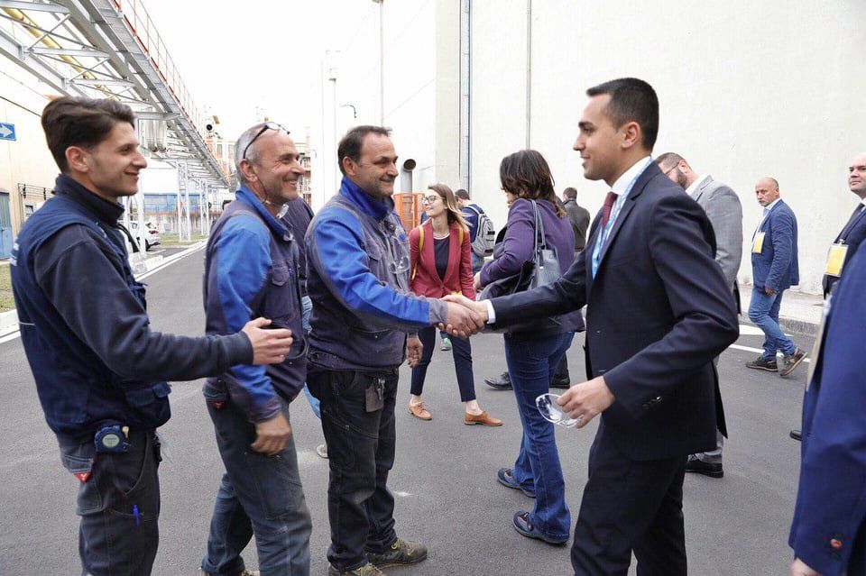 Luigi Di Maio: “Troppi centri commerciali, lavoratori nella giungla: basta aperture 7 giorni su 7”