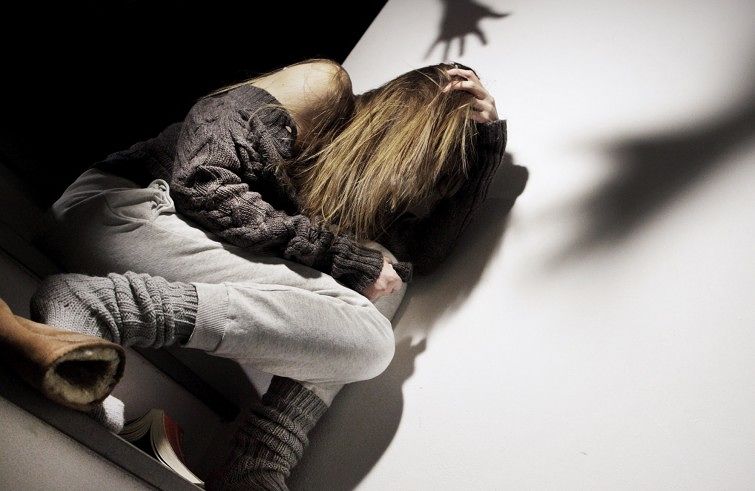 Minaccia e picchia la moglie per un anno a Quartu, marito violento allontanato da casa