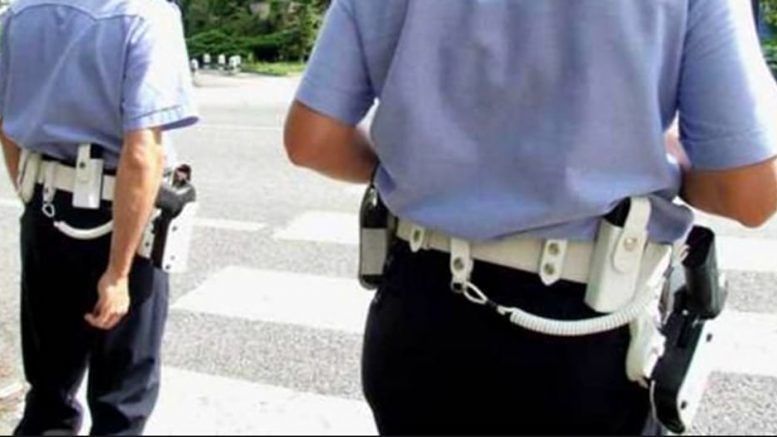 Cagliari, allarme della municipale: “Con queste fondine facile sfilarci le pistole”