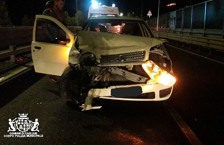 Notte di incidenti a Cagliari: ben quattro auto finiscono contro il guard rail