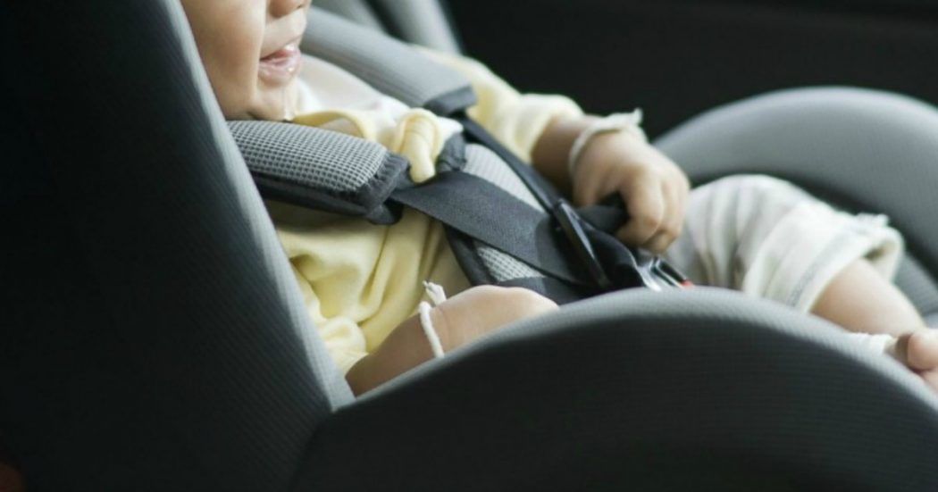 Seggiolini antiabbandono, trovare i dispositivi a Cagliari è un’odissea: su internet costano anche 70 euro