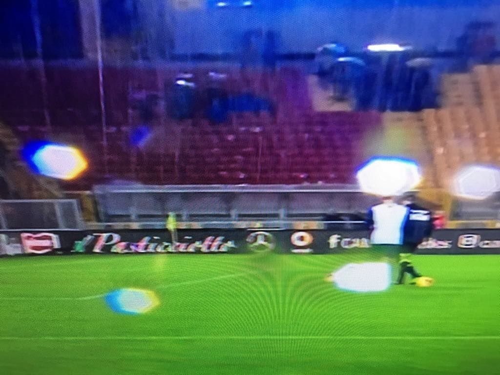 Lecce-Cagliari sempre più a rischio rinvio per pioggia: se non si gioca, possibile recupero domani alle 18