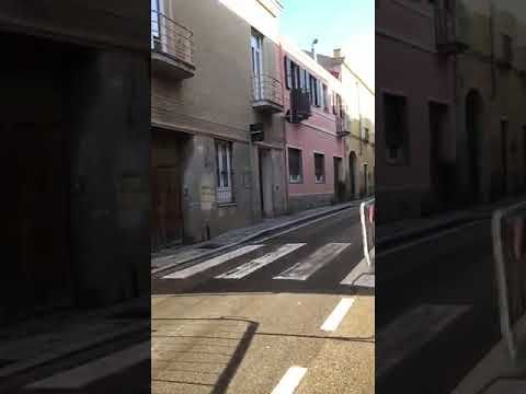 Monserrato, la rabbia dei residenti di via Marco Aurelio: “Solo transenne per i palazzi a rischio crollo, dove sono i contributi del Comune per restaurarli?”