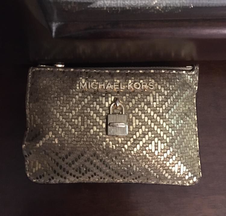 Cagliari, una dottoressa perde il portafogli: lo ritrova con 120 euro grazie a un ragazzo senegalese