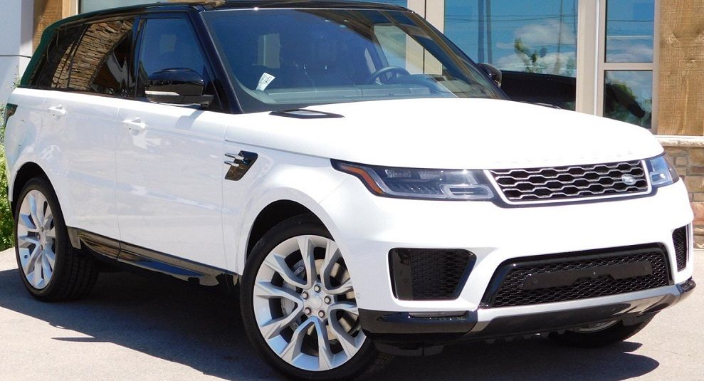 Auto rubate all’estero e riciclate a Cagliari: 4 indagati, sequestrati 9 suv e un’officina