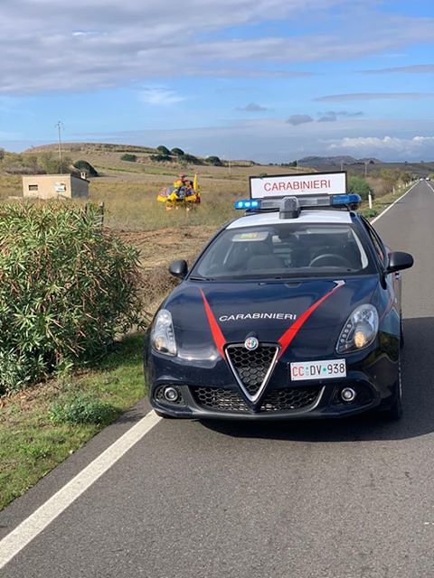 Serdiana, esce di strada un 56enne di Monastir, la Clio vola in cunetta: è in codice rosso