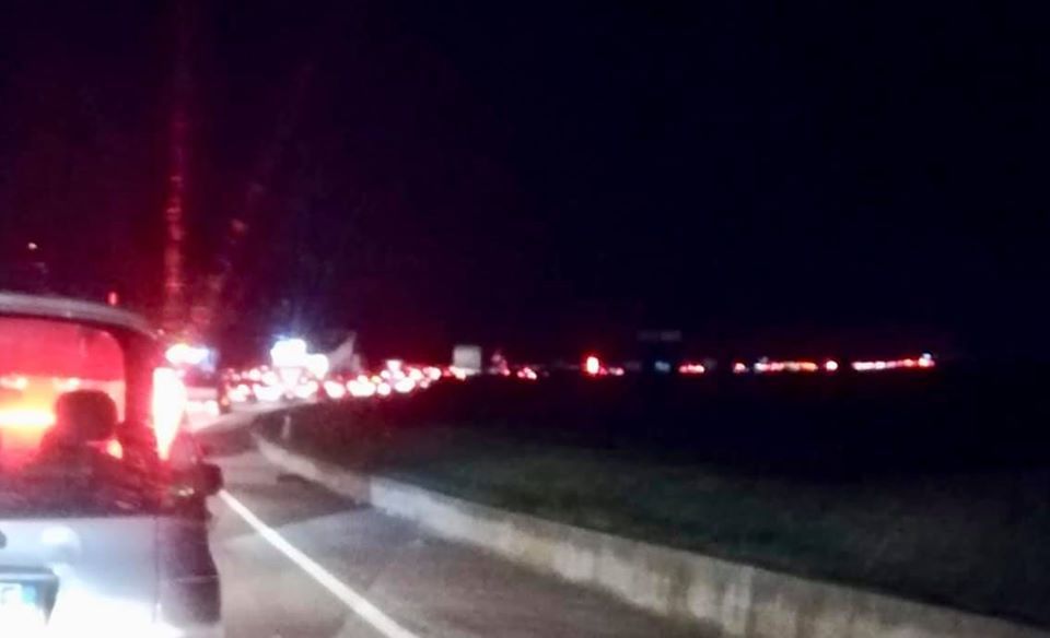 Cantieri e black friday, traffico in tilt sulla 131: “Coda di 15 km da Cagliari a Nuraminis”