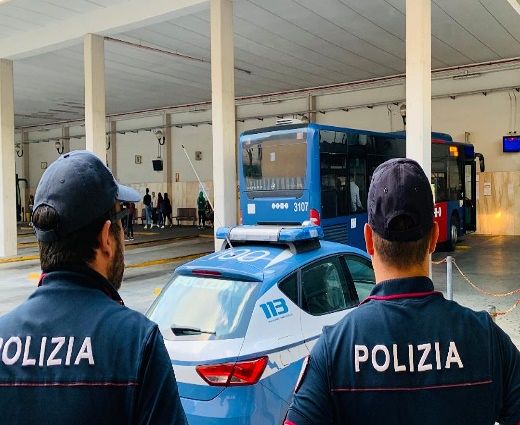 Cagnolina impaurita e denutrita smarrita a Seneghe: salvata da due agenti