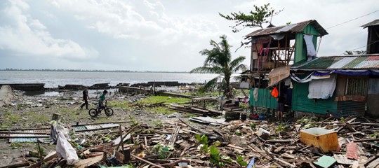 Il tifone Phanfone sconvolge le Filippine: si contano 16 morti