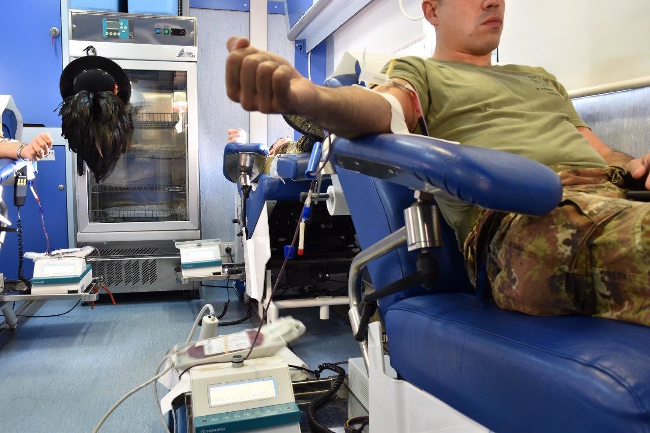 Il grande cuore della Brigata Sassari, i bersaglieri donano il sangue per il Brotzu