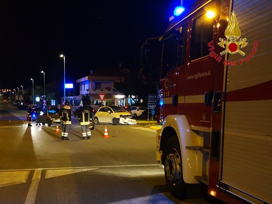 Incidente stradale a Sassari, intervengono i vigili del fuoco