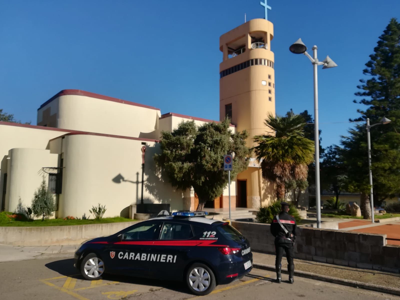 Villacidro, rubano in chiesa il portafogli di un operaio: tre giovani rom fermate dai carabinieri