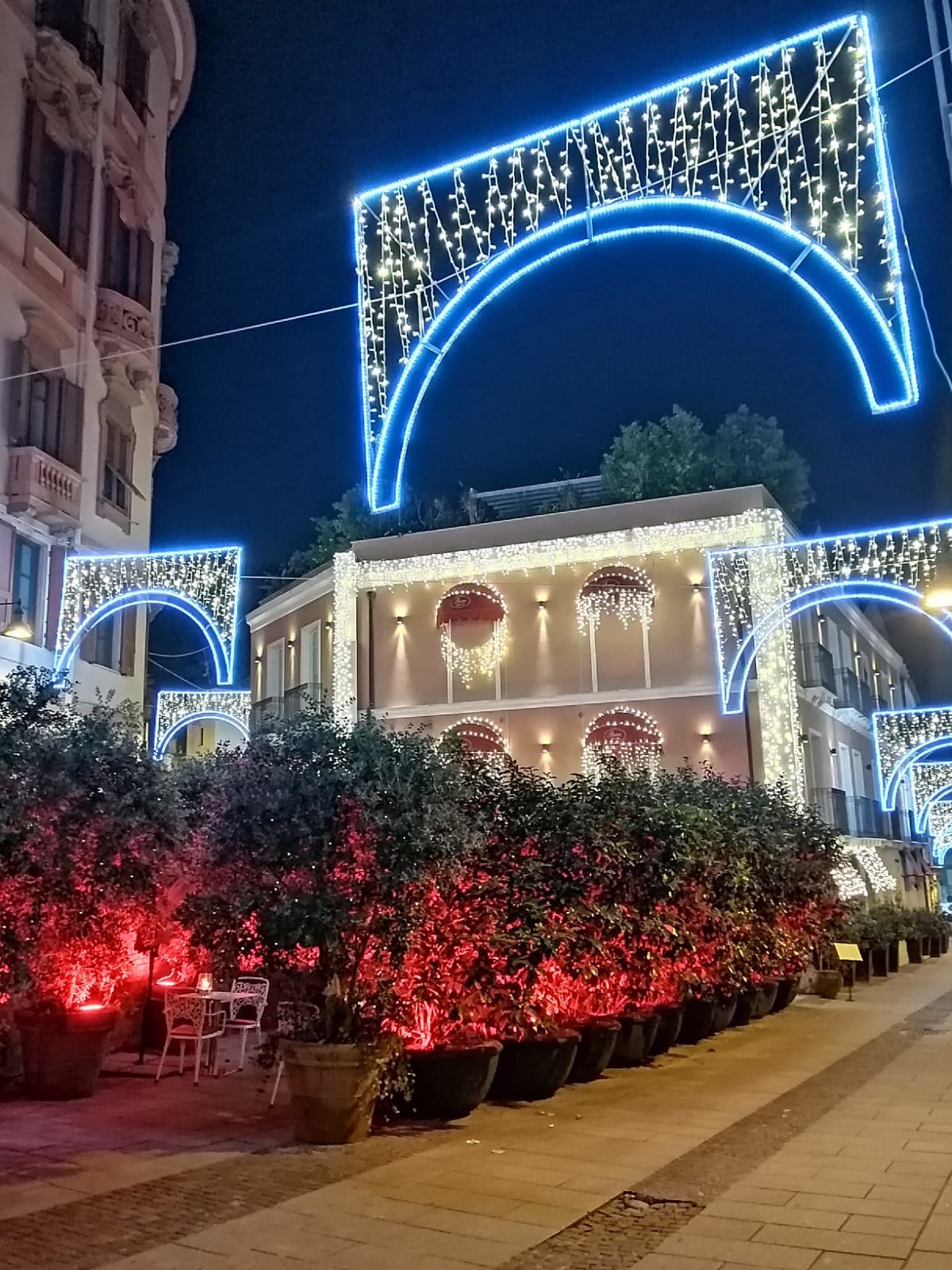 “Illuminiamo Casteddu”: ecco le prime foto di una luccicante via Sulis