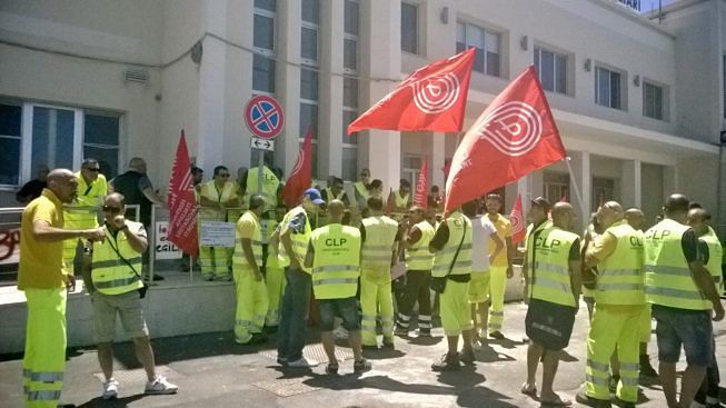 Capodanno di gioia per gli ex portuali di Cagliari: “Dopo due anni sono stati tutti assunti”