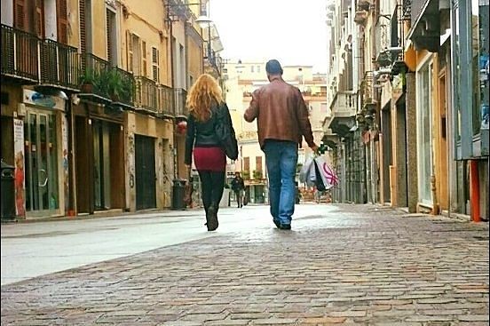 I negozianti su Whatsapp: “Le auto in via Garibaldi a Cagliari? Mai, la pedonalizzazione ci ha fatto rinascere”