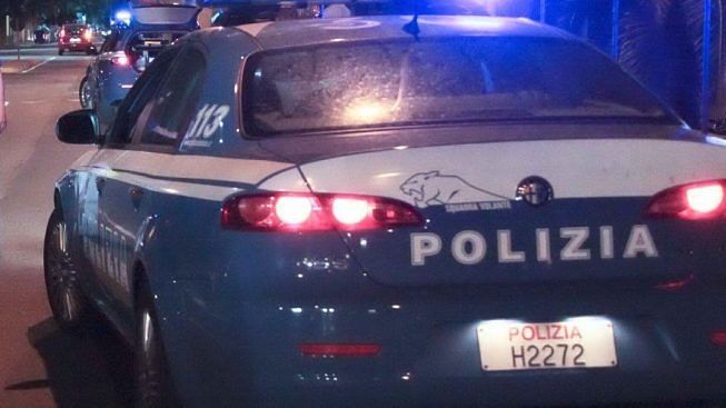 Cagliari, cerca di rubare furgone carico di mastelli ma l’autista lo rincorre e lo mette in fuga