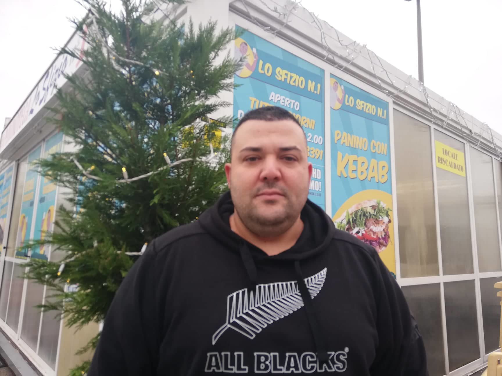 Cagliari, l’ultimo Natale del “caddozzone” dal cuore d’oro: “Regalerò panini e panettoni ai bambini poveri”