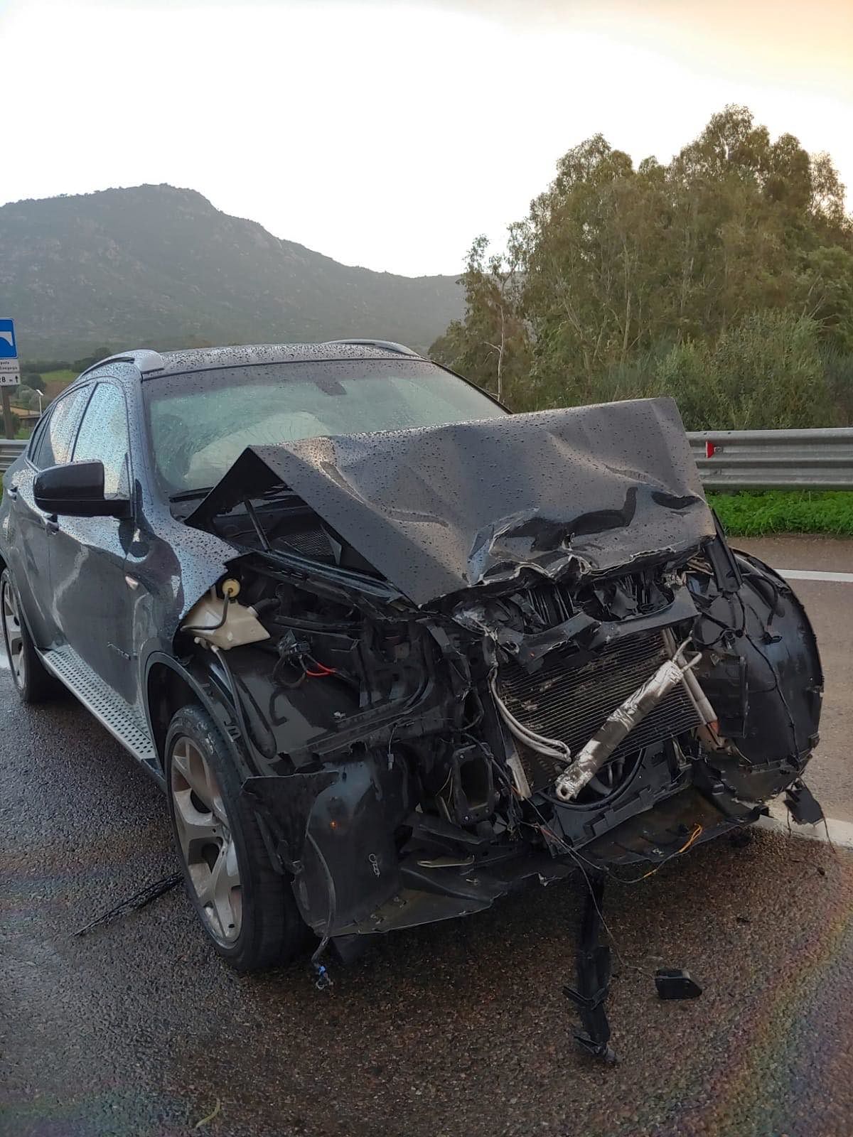 Castiadas, perde il controllo del BMW sulla ss125 e finisce sul guardrail