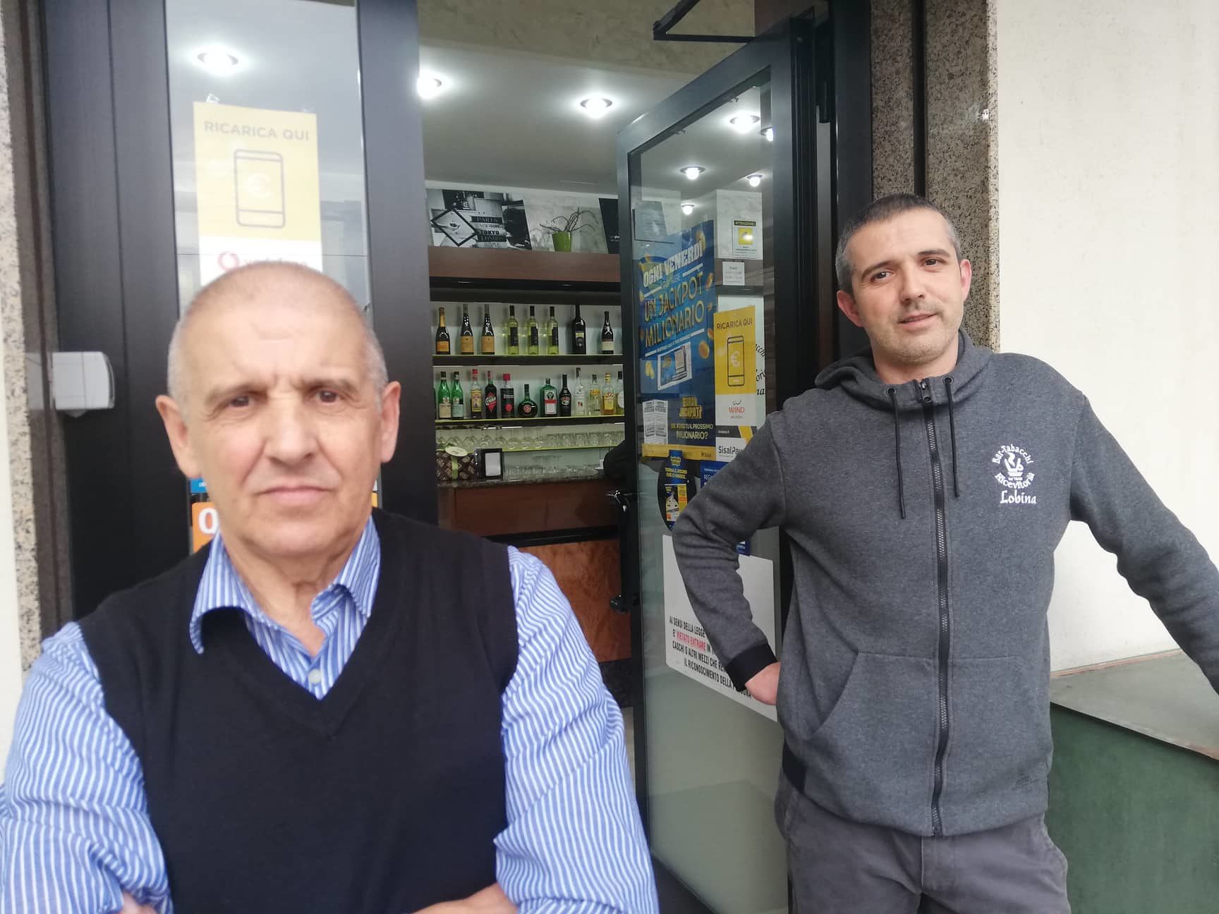 Cagliari, l’ultimo caffè “amaro” di Mario Lobina: “Dopo 56 anni chiudo il bar”