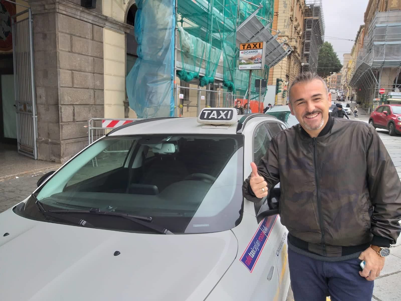 Ivan, taxista di Cagliari: “Ho studiato inglese a scuola, con i turisti basta anche un sorriso”