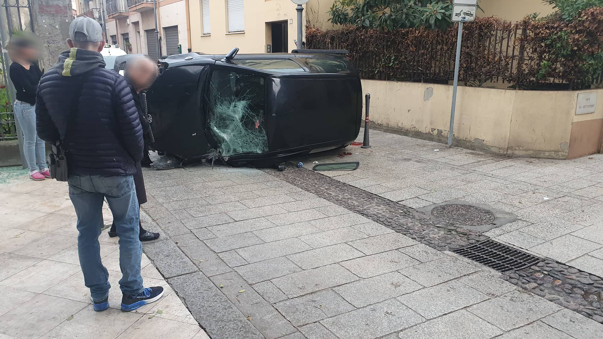 Quartu, brutto incidente in via XX Settembre: due feriti trasportati all’ospedale