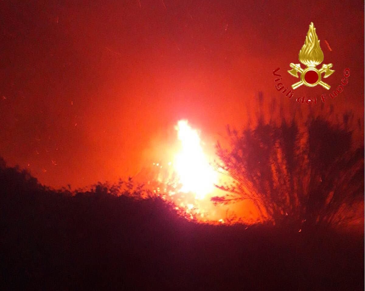 Danni e disagi in Ogliastra e nel Nuorese per il forte vento: notte di duro lavoro per i vigili del fuoco