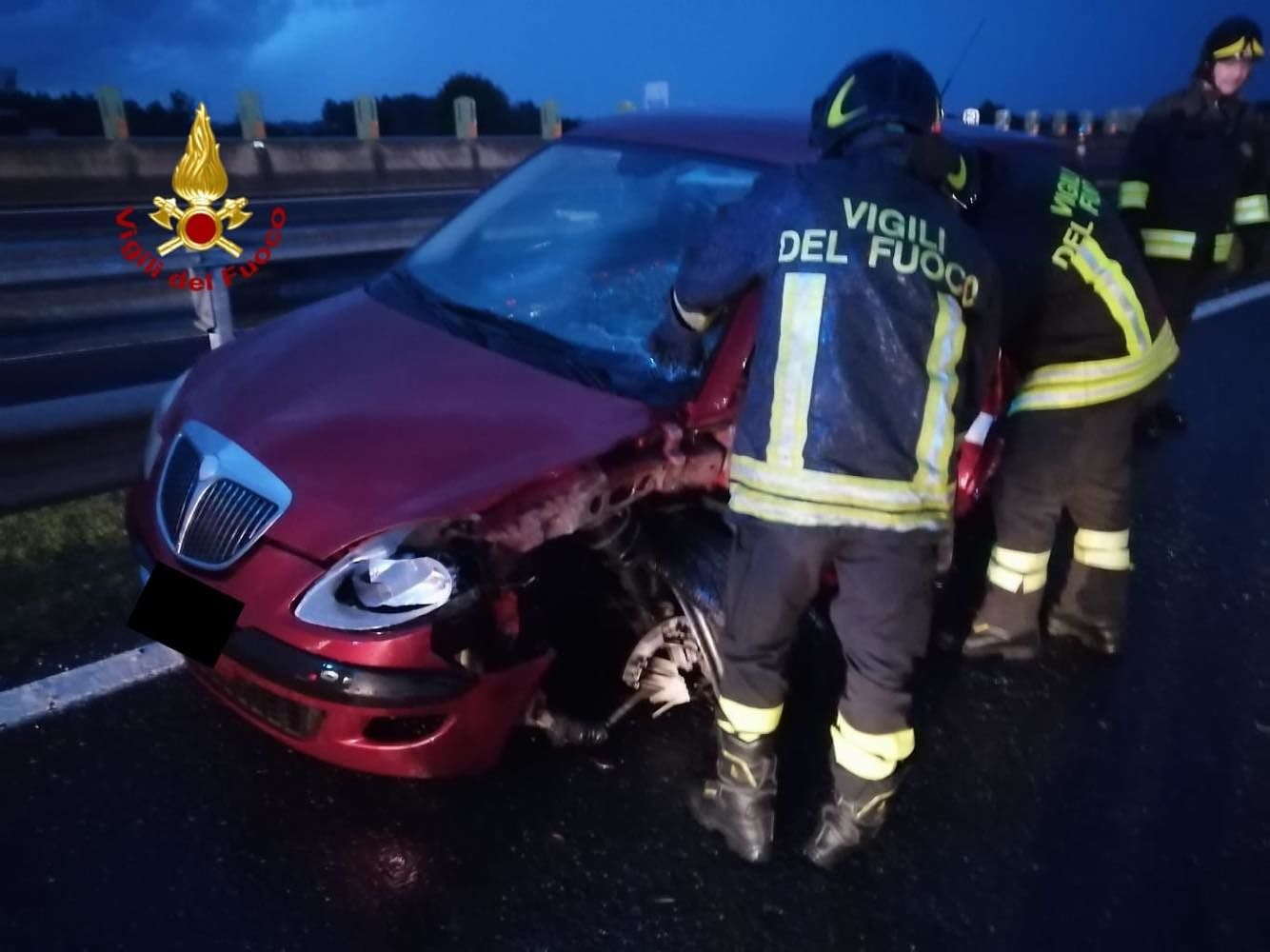 San Sperate, scontro frontale sulla 131: un ferito estratto dalle lamiere