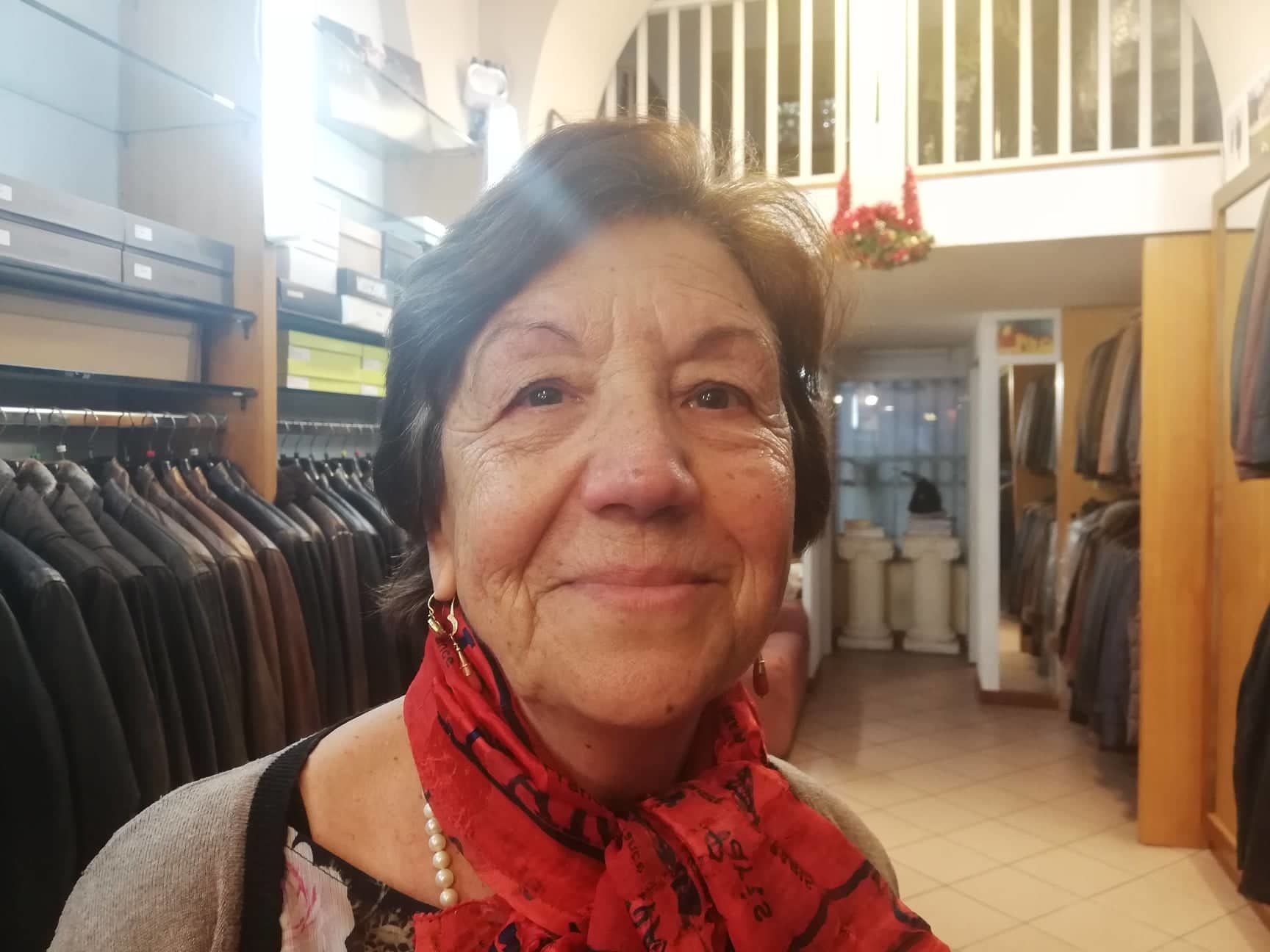 Giovanna di Cagliari, negoziante in viale Trieste: “No alle piste ciclabili, parcheggio sempre in doppia fila”