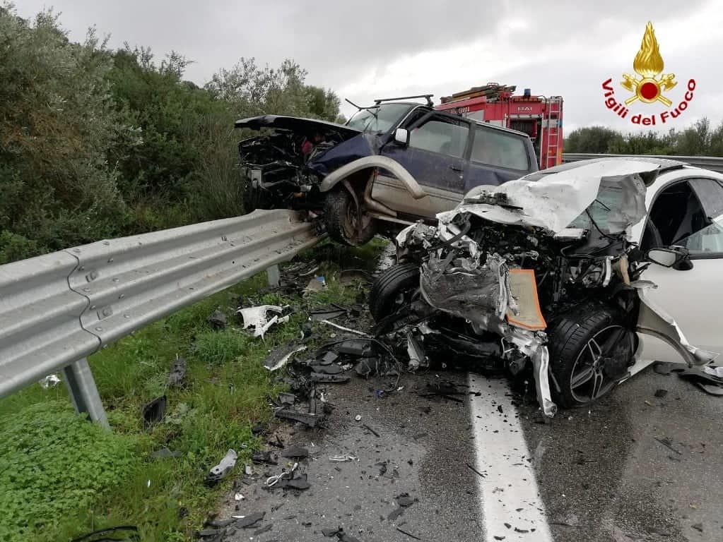 Terribile schianto frontale sulla 125, la vittima è un giovane commerciante cinese di Cagliari