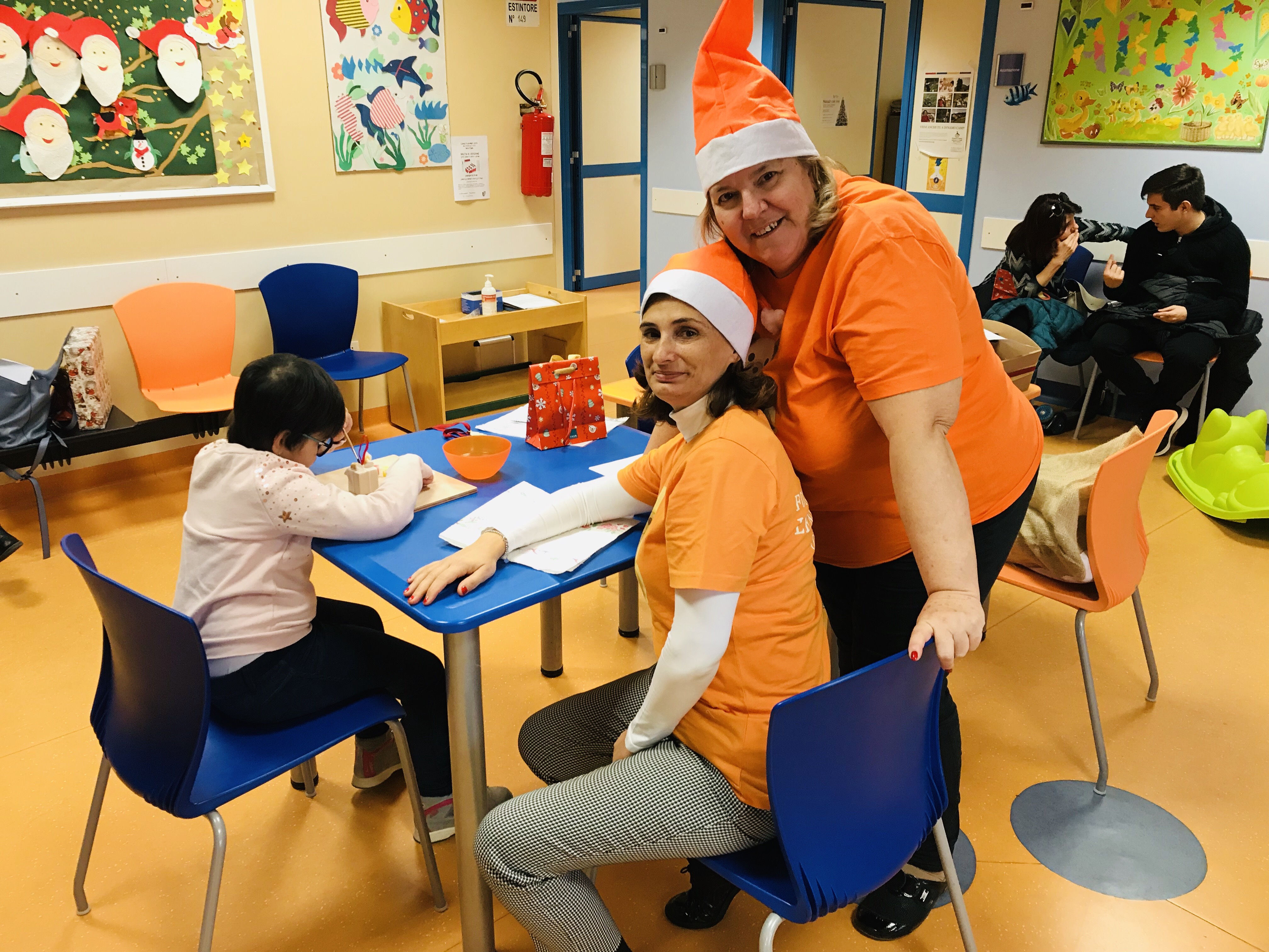 Un sorriso speciale per le coraggiose mamme e i bimbi pazienti del Microcitemico: regali e speranza