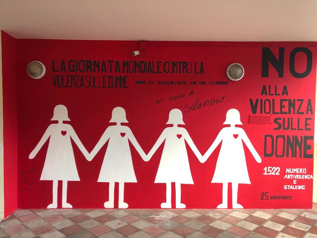 “Non solo il 25 novembre: mai più silenzio, mai più violenza”, il murale all’ospedale di Lanusei
