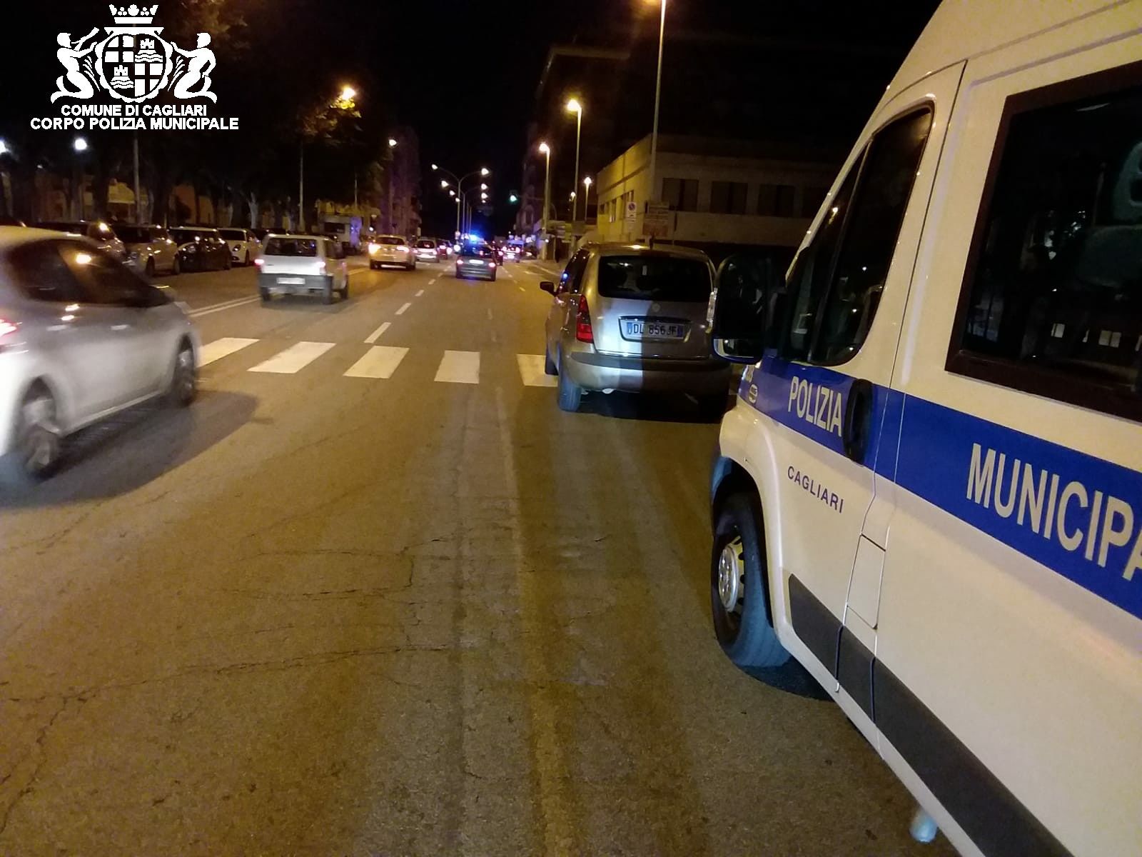 Cagliari, è ubriaca ma guida l’auto e travolge una 70enne sulle strisce: denunciata