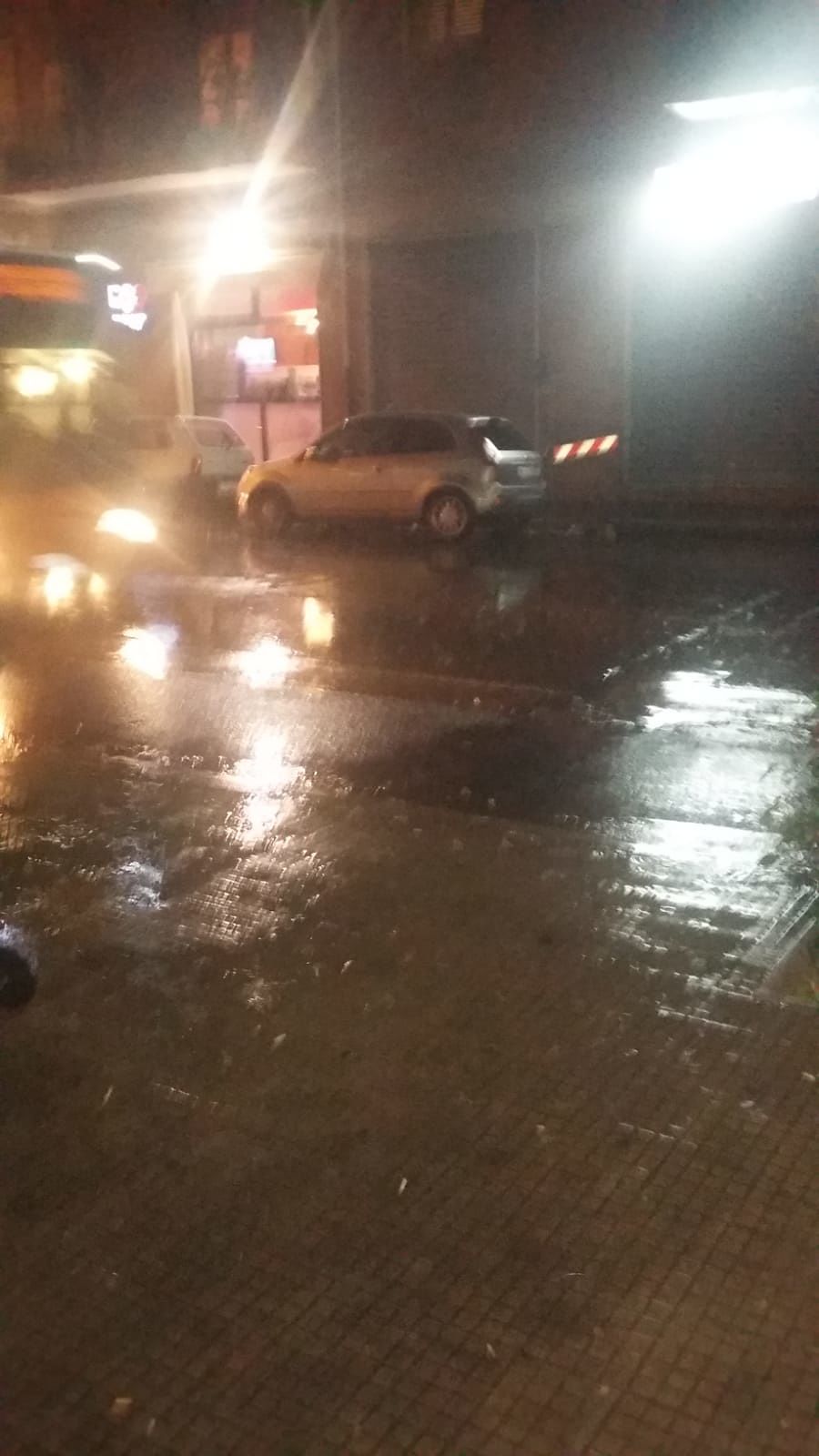 Selargius presa a schiaffi dal temporale, tombini ko e strade come fiumi