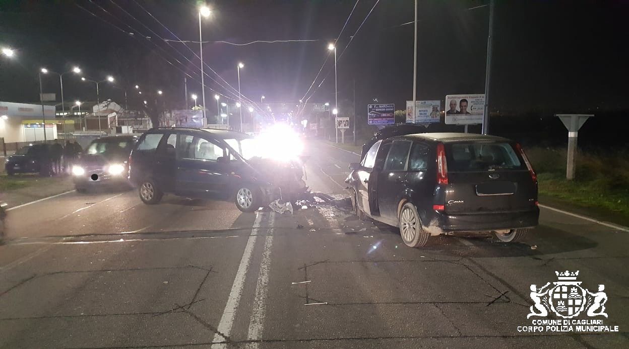 Cagliari, bruttissimo incidente in viale Marconi: 5 feriti, due sono gravi